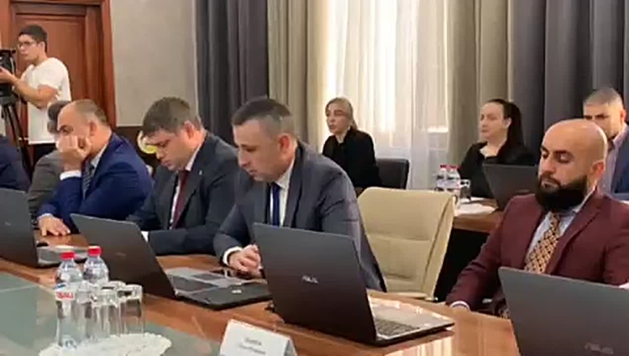 Педагоги Южной Осетии получат ежемесячную надбавку за преподавание русского и осетинского языков