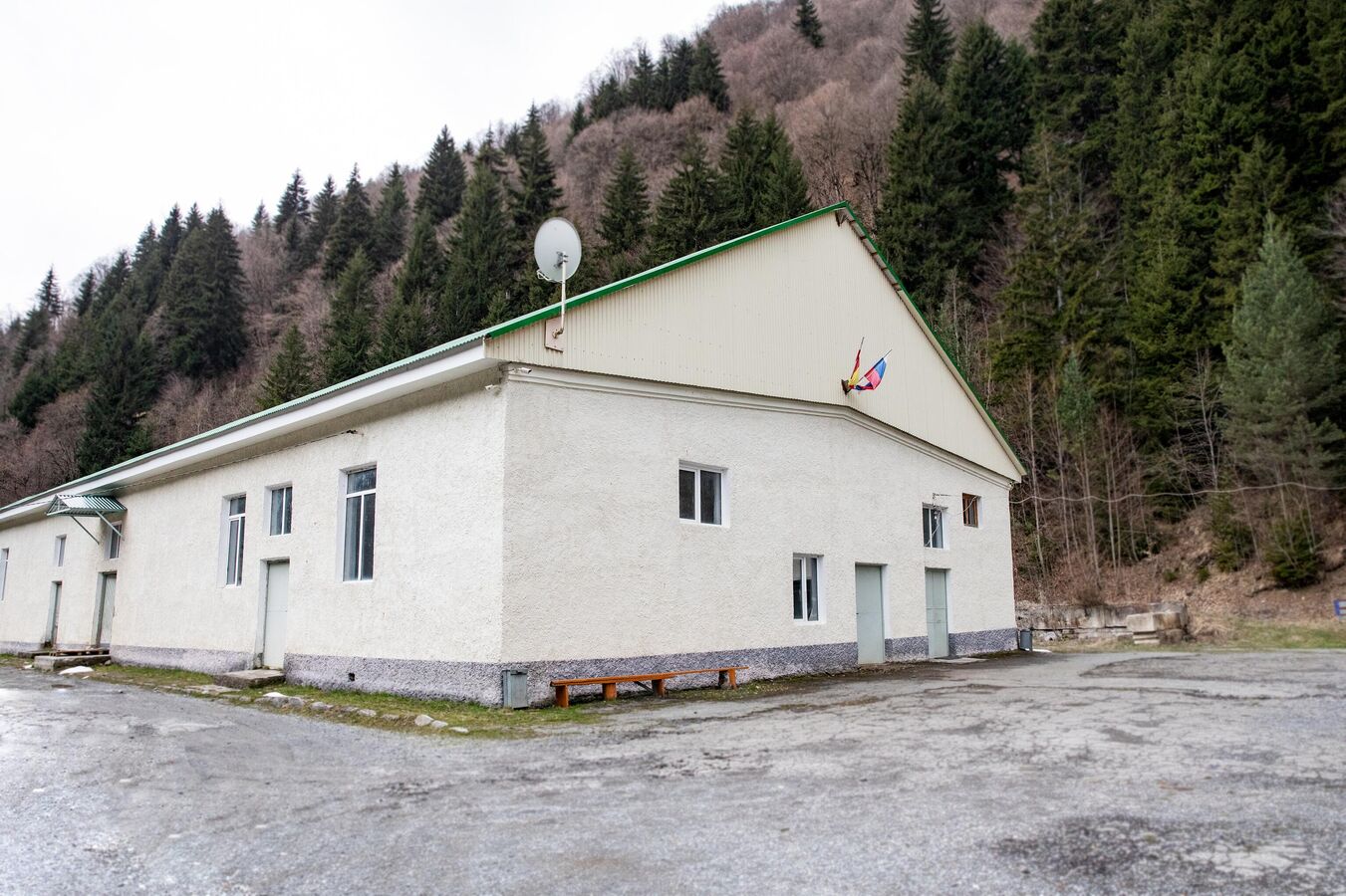 Президент Южной Осетии посетил завод "Багиата" и распорядился провести там проверку