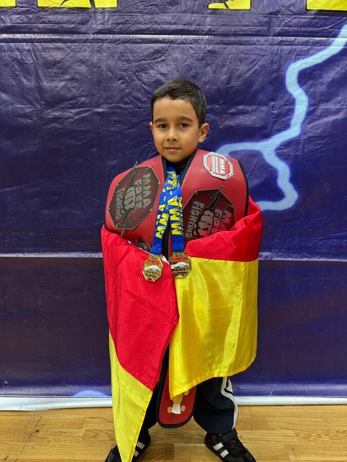 Шестилетний боец из Южной Осетии завоевал два чемпионских пояса на международном турнире