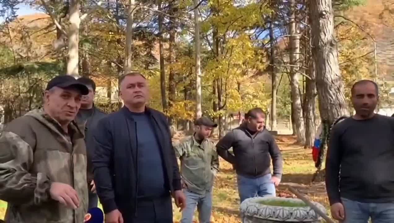 Алан Гаглоев проинспектировал ход работ по реконструкции мемориала в Ленингоре