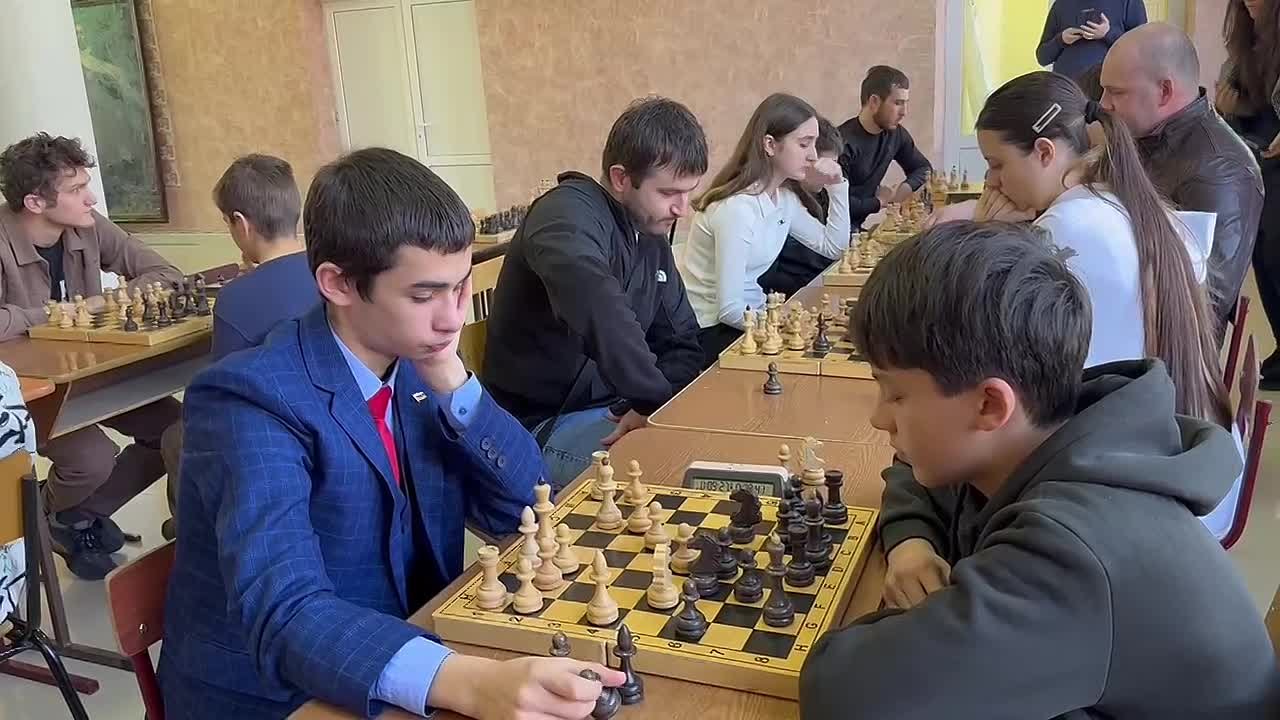 В Цхинвале проходит турнир по быстрым шахматам, приуроченный ко Дню народного единства