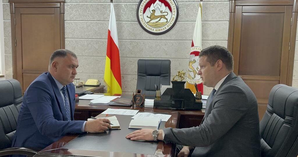 Прошла успешно: Лолаев доложил Гаглоеву об образовательной программе для педагогов в «Машуке»