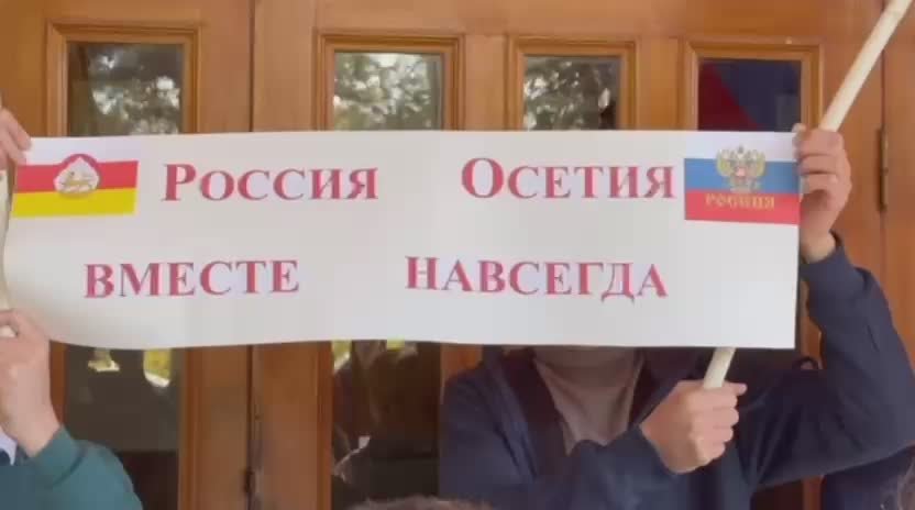 В этот знаменательный праздник Дня народного единства дети Южной Осетии выразили свою искреннюю любовь и глубокое уважение к народу России