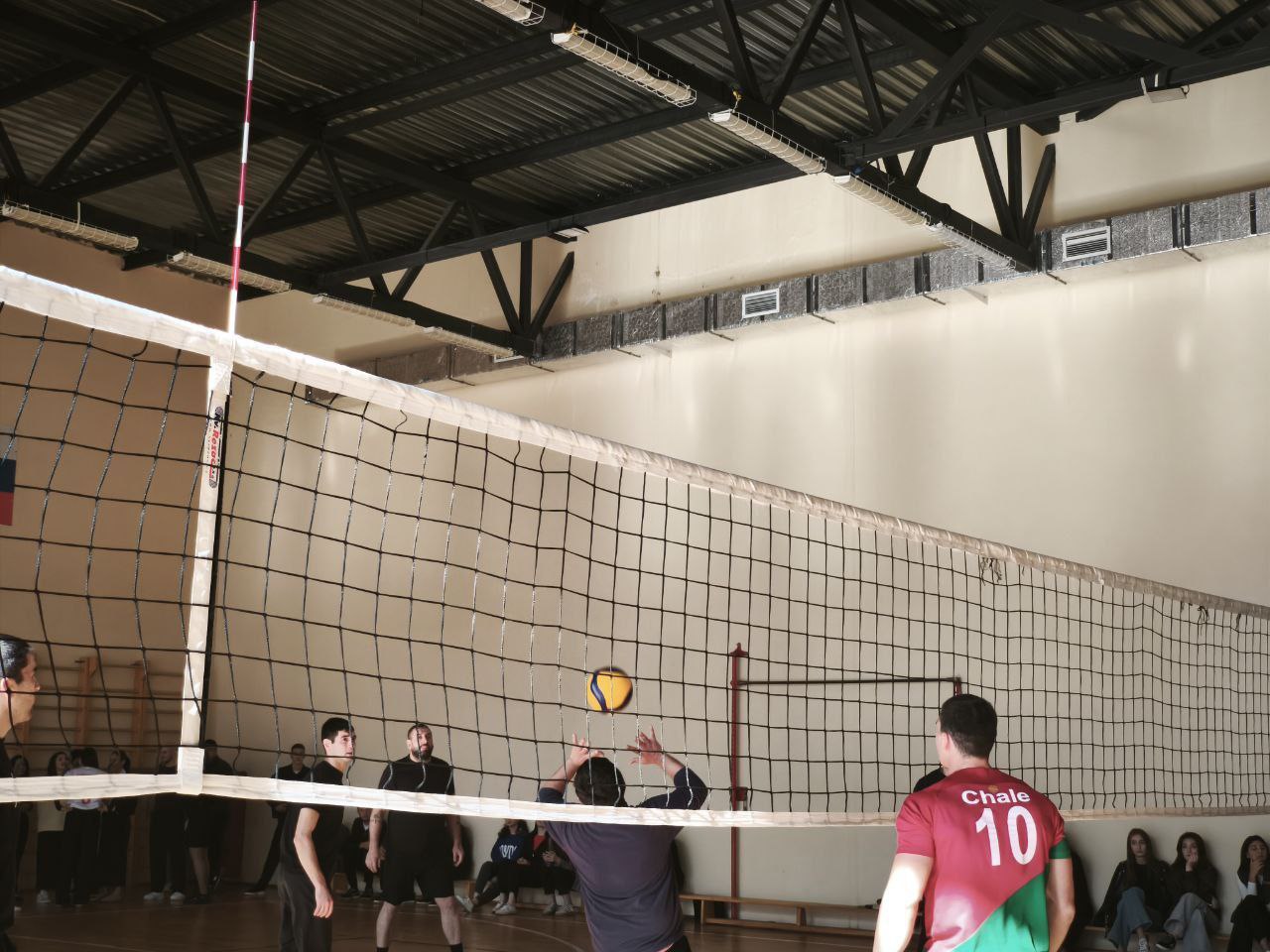 В ЮОГУ проходит волейбольный турнир, приуроченный ко Дню народного единства России