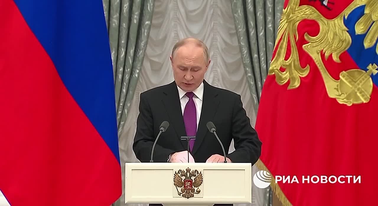 Путин наградил разработчиков "Посейдона" и "Буревестника"