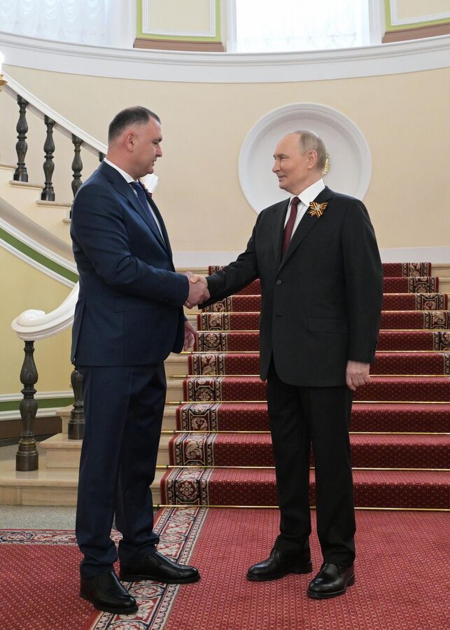 Алан Гаглоев поздравил Владимира Путина с Днем народного единства