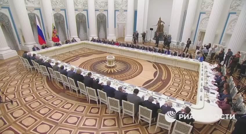 Необходимо пресекать любые провокации по возникновению межнациональных конфликтов в России, заявил Путин