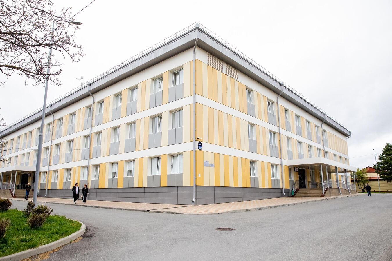 Гаглоев поручил привлечь молодых врачей к работе в республике по различным специальностям