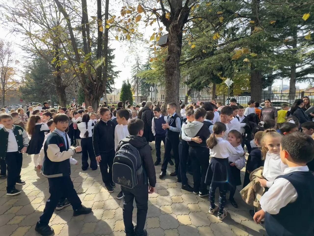 В средней школе №6 г. Цхинвал состоялось тренировочное мероприятие по сценарию «Эвакуация учащихся и персонала из здания СОШ при возникновении пожара»