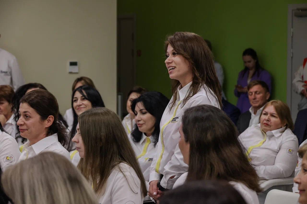 Курс на воспитание: будущие Навигаторы детства из Южной Осетии проходят обучение в "Артеке"