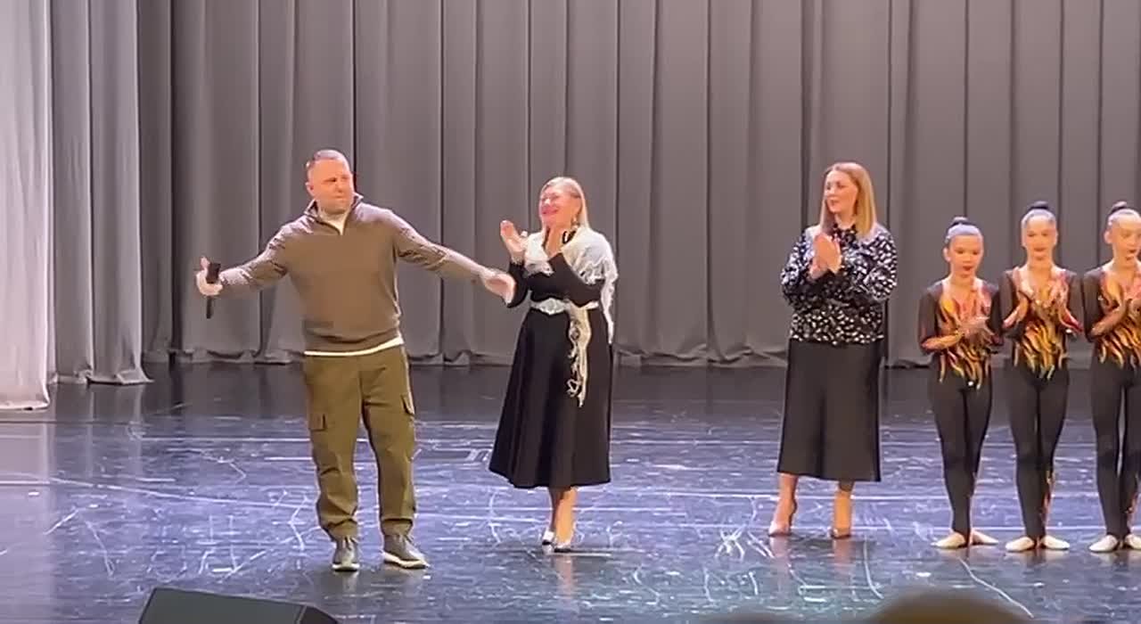 5 ноября 2025 года в Цхинвале прошел организованный при содействии Посольства России в Южной Осетии и «Русского дома» в Цхинвале, приуроченный к Дню народного единства концерт с участием известного российского артиста..