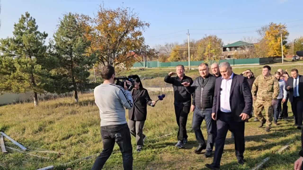 Президент Алан Гаглоев посетил село Хетагурово Цхинвальского района, где проверил ход реставрационных работ памятников Великой Отечественной войны