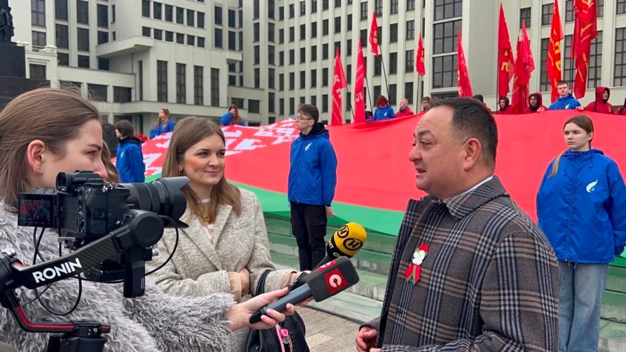 Чрезвычайный и Полномочный Посол Южной Осетии в России Знаур Гассиев в интервью центральным каналам Беларуси поздравил белорусов от имени Президента и Народа Южной Осетии