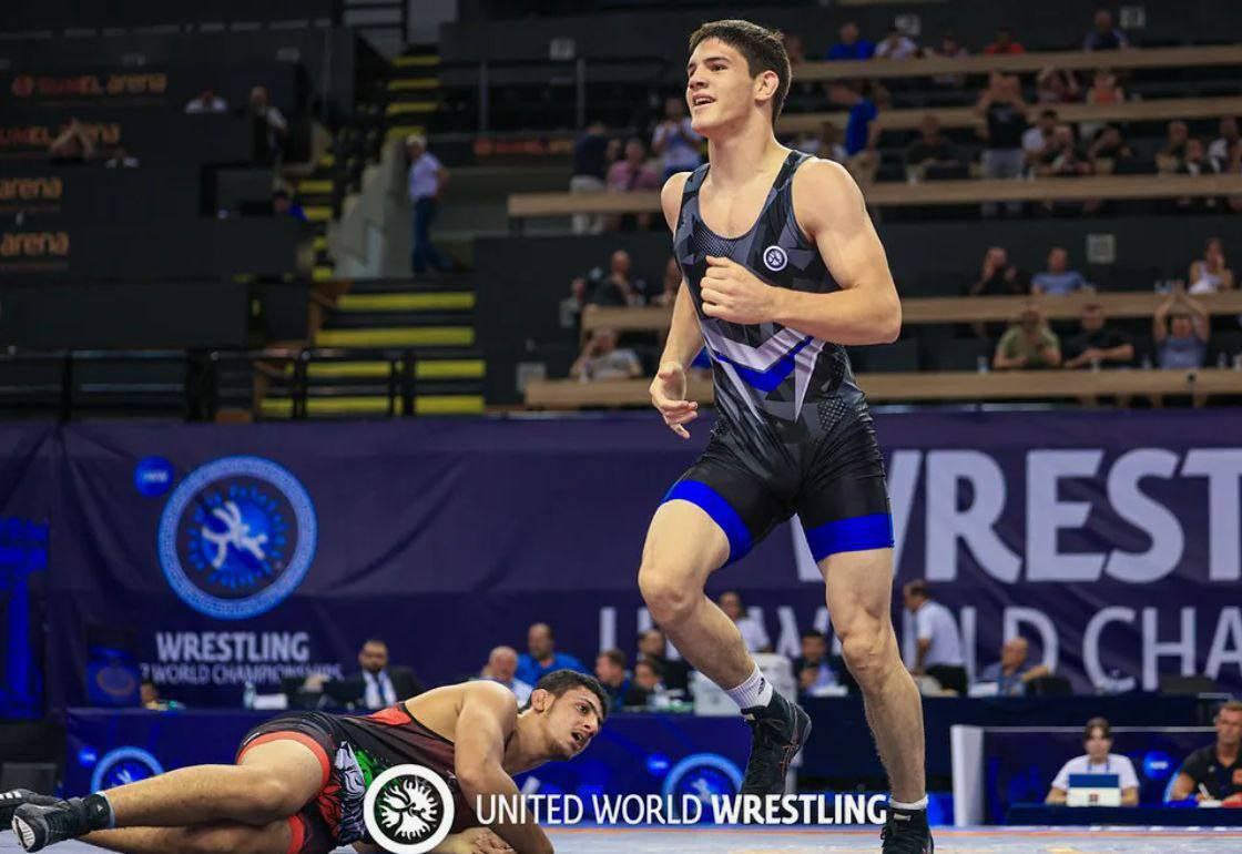 Осетинский борец Давид Дзебисов победил на Всероссийских соревнованиях по вольной борьбе памяти Теждина Гусейнова в Хасавюрте