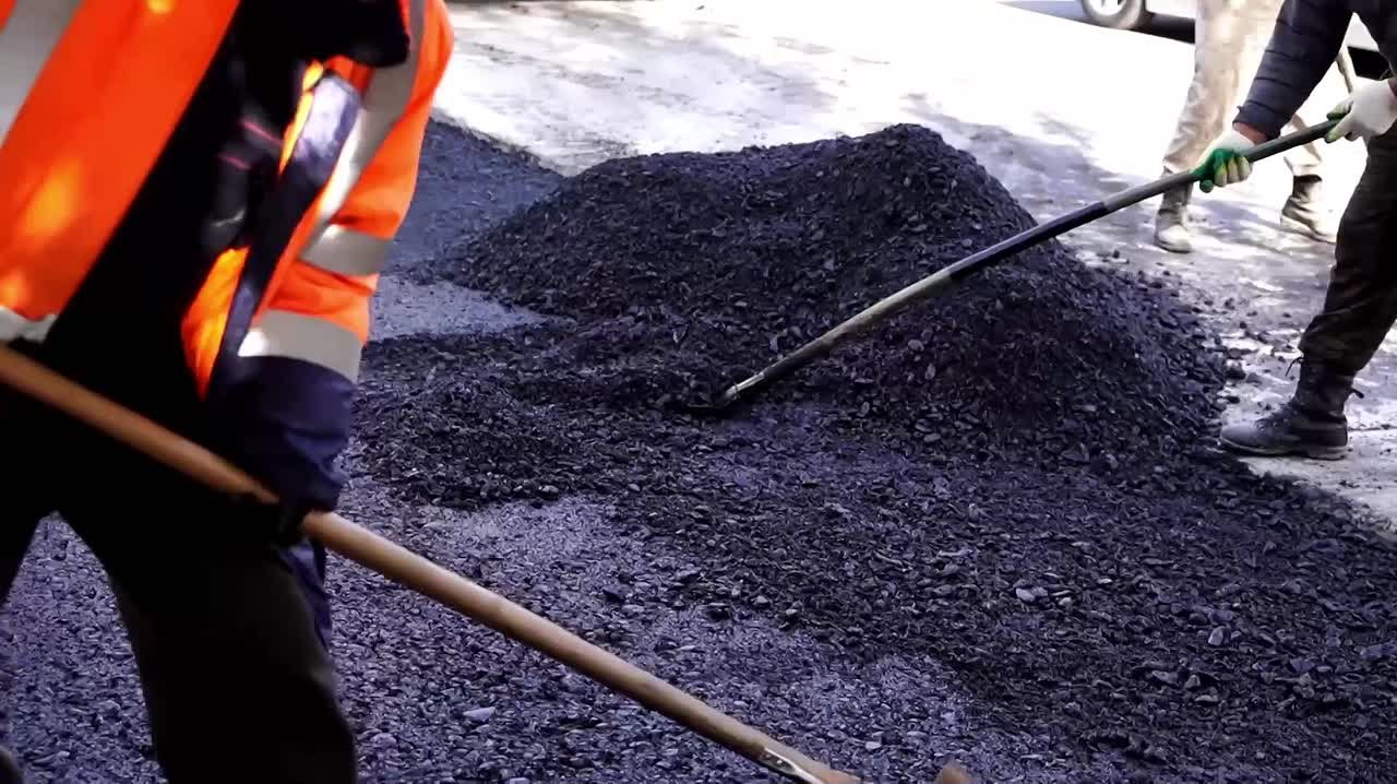 В столице Южной Осетии приступили к асфальтированию улиц в рамках Инвестпрограммы