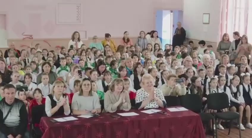 Вокальный ансамбль общеобразовательной школы №2 имени Героя Советского Союза Константина Кочиева под руководством Аиды Кабисовой стал победителем гран-при на XV городском и районном фестивале-конкурсе «Песни пою..