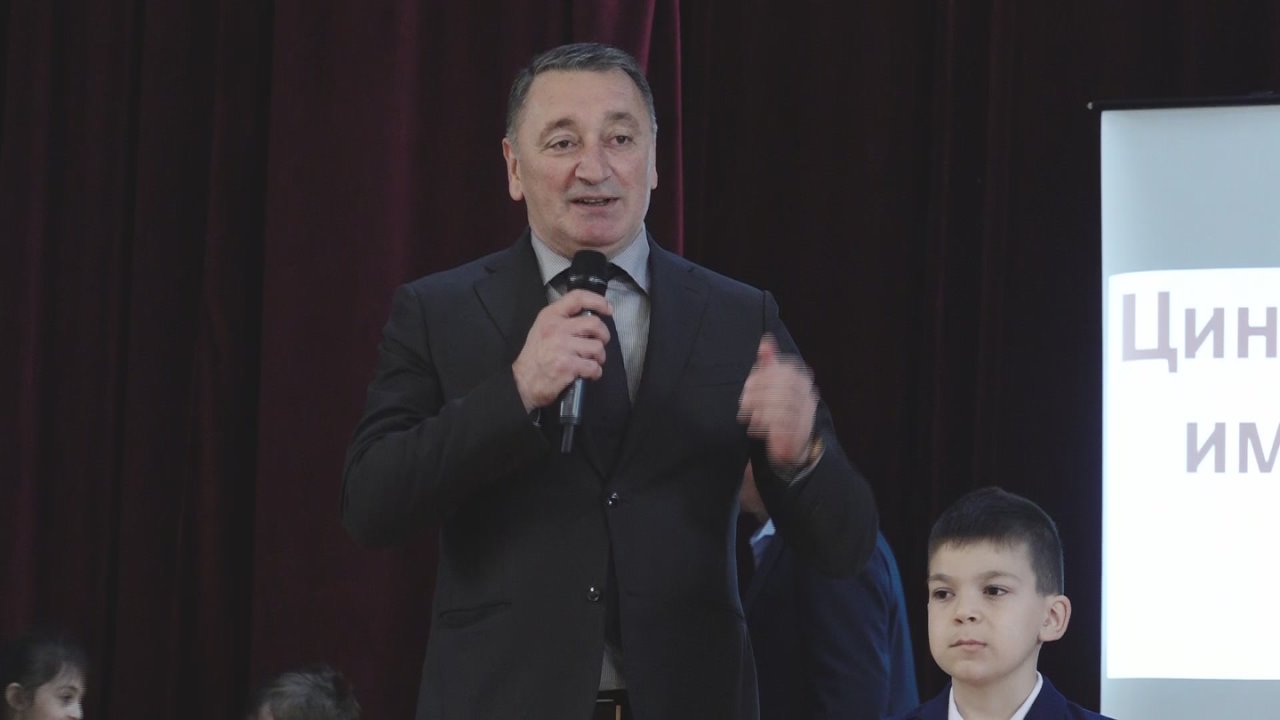 Цинагарская школа отметила сегодня 90-летие