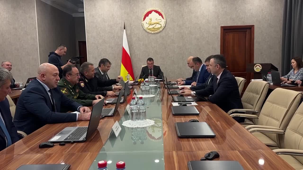 В Цхинвале проходит заседание правительства Южной Осетии #social