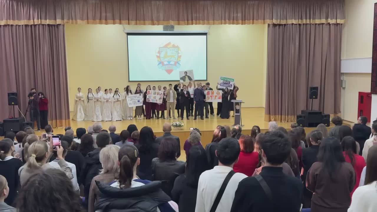 Делимся с вами атмосферой праздника в Юго-Осетинском государственном университете - посвящение в студенты первокурсников вуза