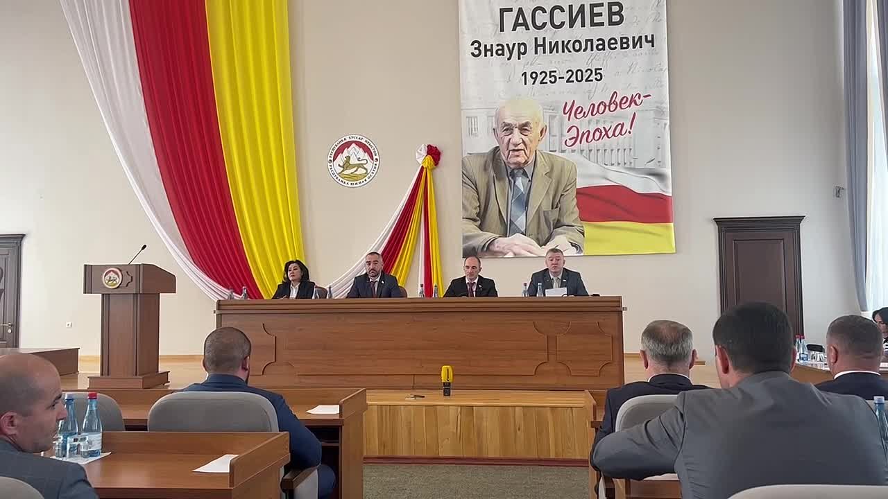 В Цхинвале проходит сессия парламента