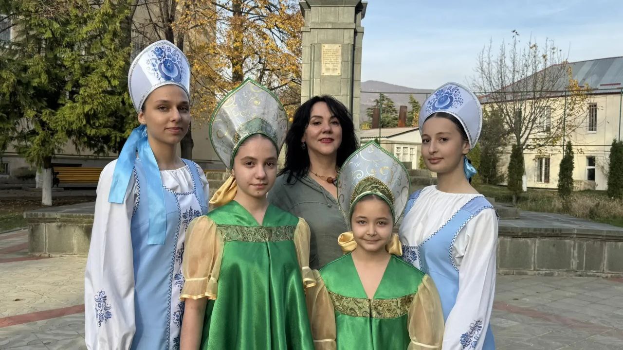 Вокальный коллектив цхинвальской школы №2 под руководством Ады Кабисовой стал обладателем гран-при на XV городском и районном фестивале-конкурсе «Песни пою Приднестровью»