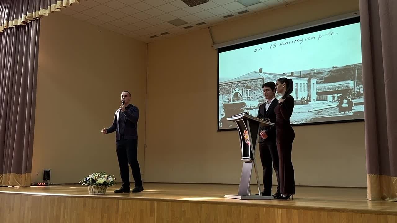 В Юго-Осетинском государственном университете проходит праздничное мероприятие - посвящение в студенты первокурсников вуза