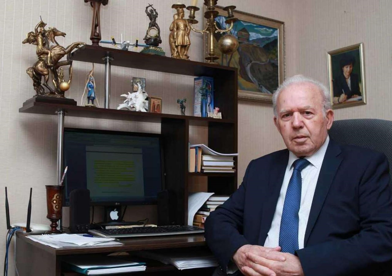 Сегодня исполняется 93 года со дня рождения Людвига Алексеевича ЧИБИРОВА – доктора исторических наук, профессора, заслуженного деятеля науки РФ, первого Президента Республики Южная Осетия, всемирно известного кавказоведа..