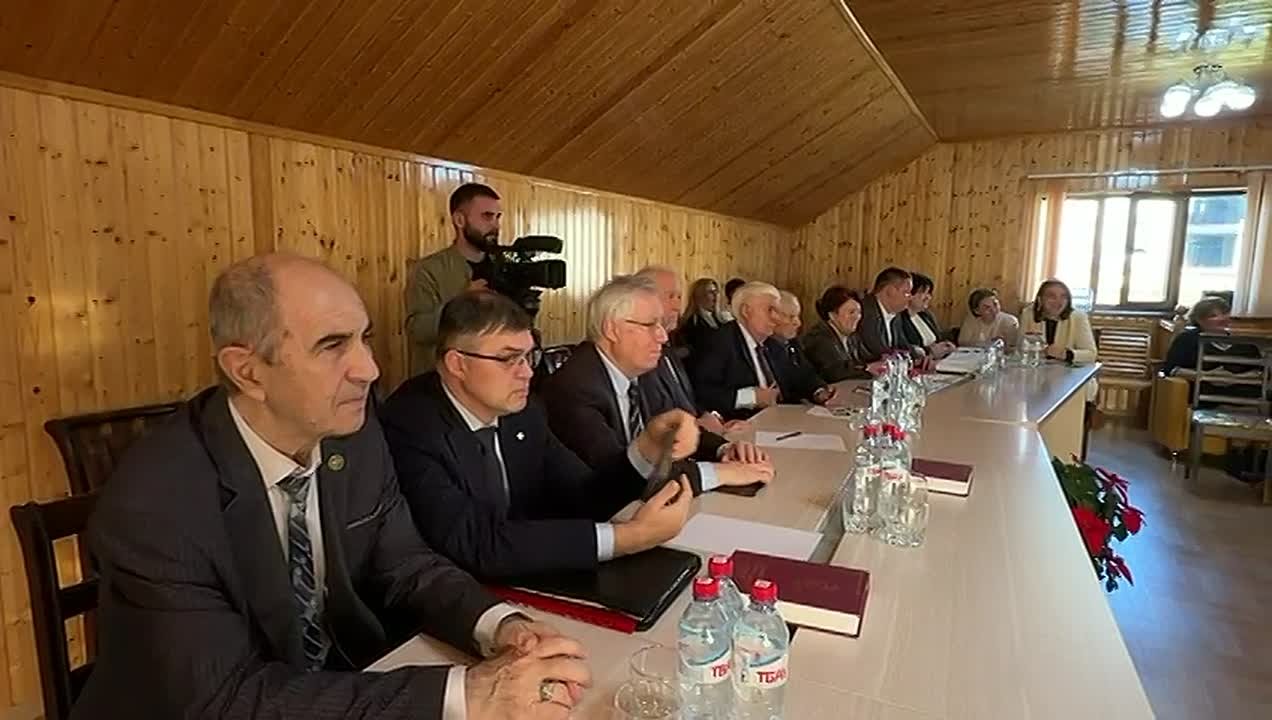 В столице Южной Осетии проходит презентация книги по аудиозаписям выдающегося осетинского ученого Васо Абаева «Древнеиранские языки и тексты»