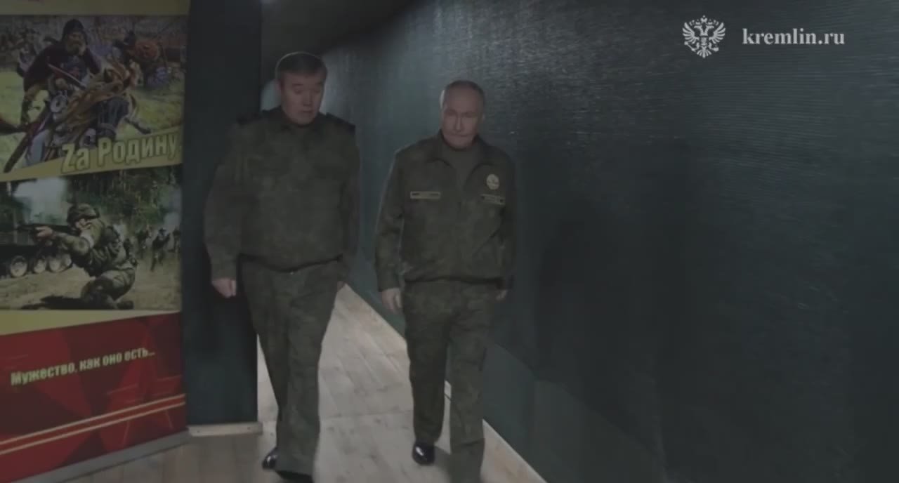 Кремль публикует кадры посещения Путиным одного из командных пунктов группировки "Запад"