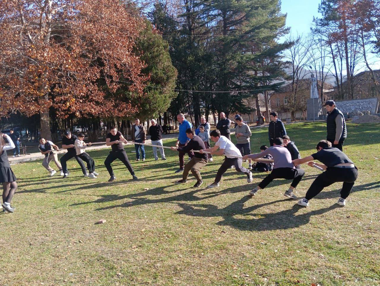 Сила и единство: в Ленингорском районе прошли спортивные игры ко Дню мужества