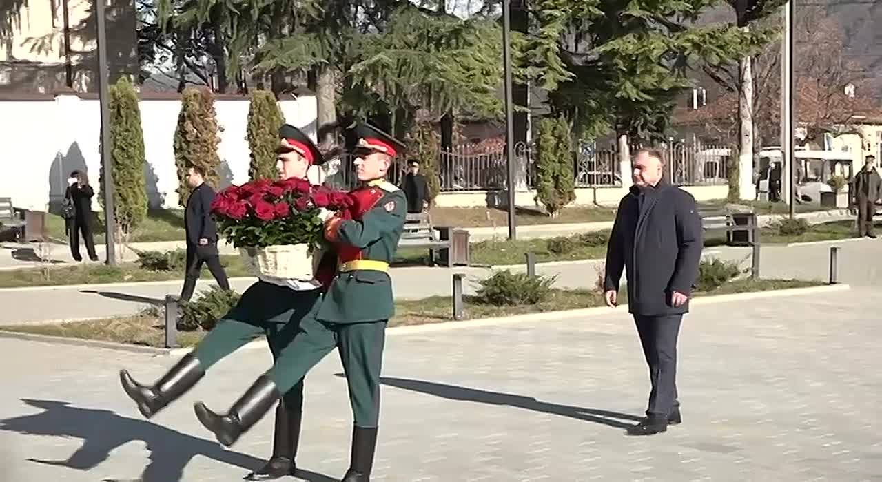 Как в Южной Осетии отметили День мужества и народного единства