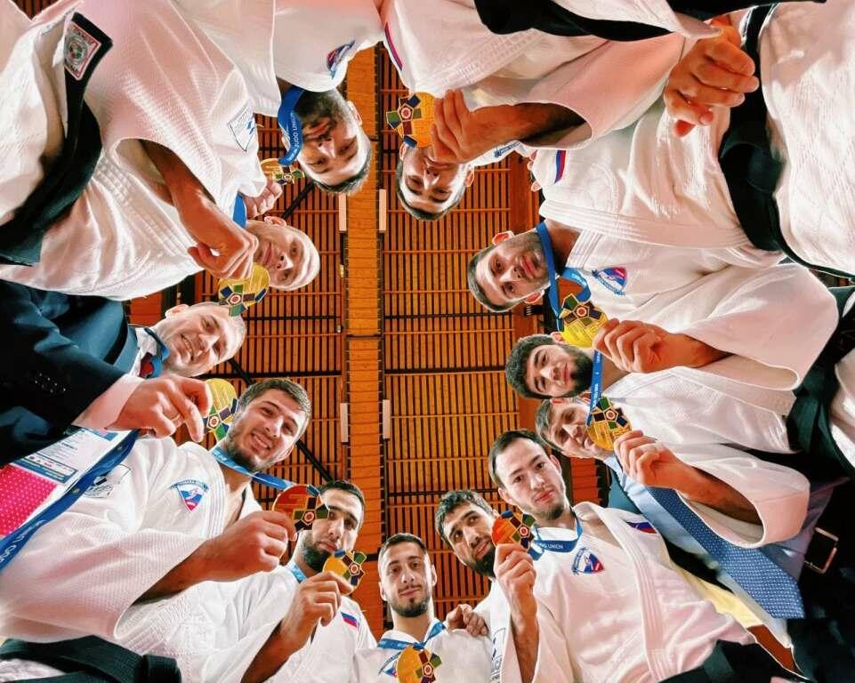 Вновь под флагом страны: российским дзюдоистам вернули право выступать на международных турнирах с национальной символикой