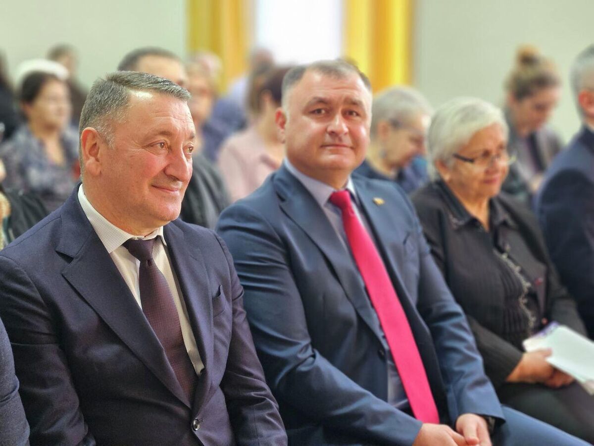 Забота о будущем и дань уважения педагогам: Гаглоев посетил юбилей столичной школы №11