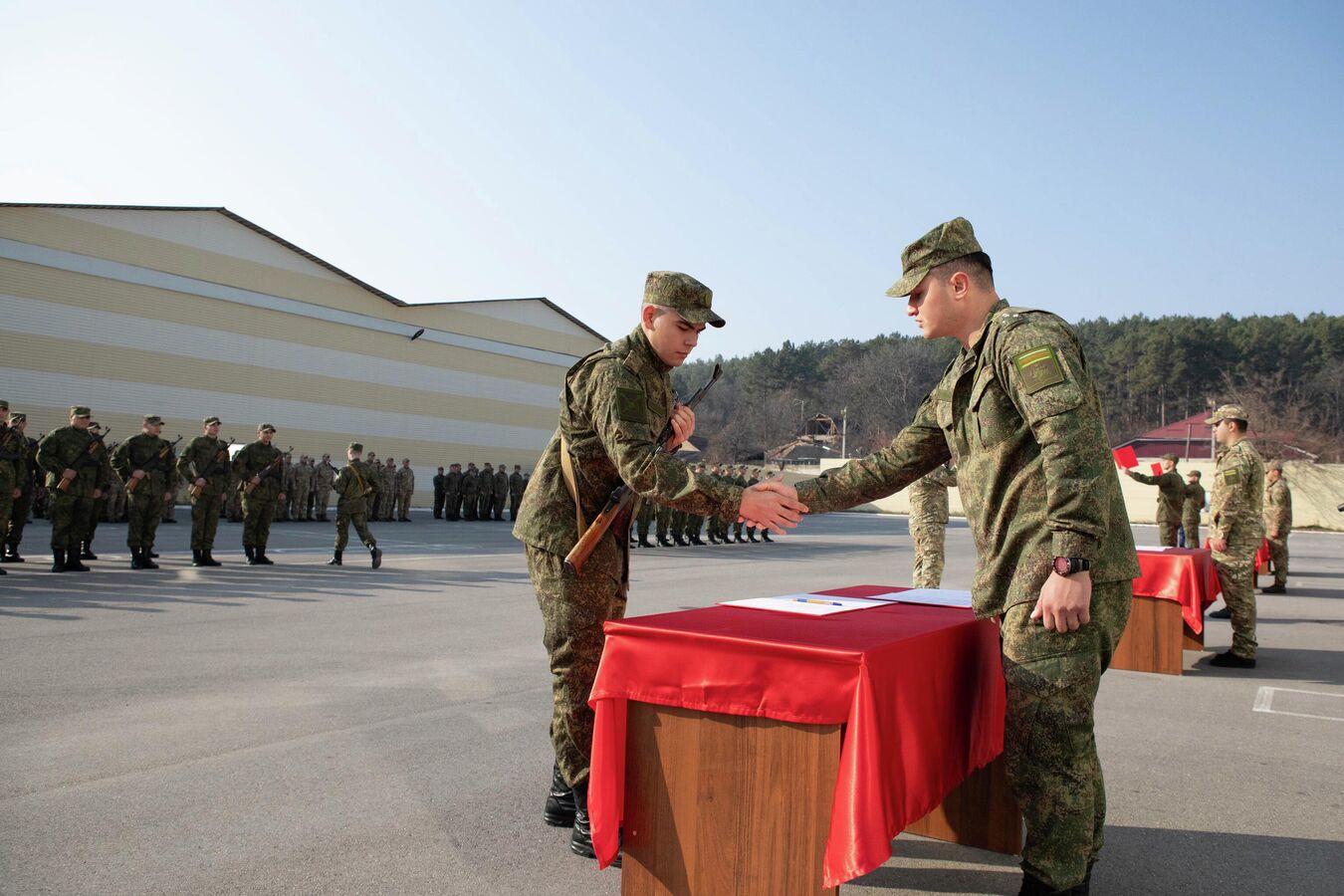Церемония приведения к военной присяге новобранцев в Южной Осетии