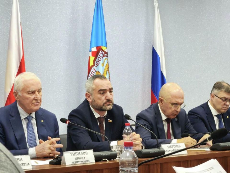 В Цхинвале обсудили эволюцию парламентаризма: от первых созывов до современных вызовов