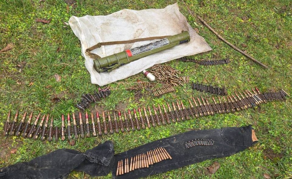 Саперы МЧС Южной Осетии совершили выезд в г. Квайса не место обнаружения схрона боеприпасов