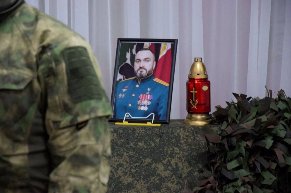 В ЛНР открыли "Парту Героя" в память о Марате Тибилове