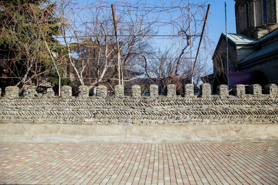 В Цхинвале задержали подростка, подозреваемого в краже денег у пенсионерки в церкви