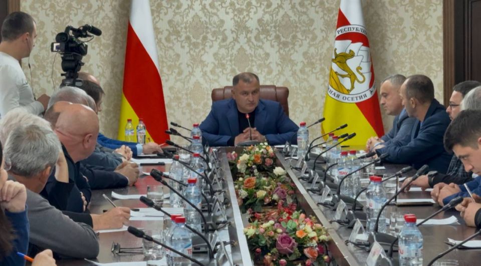 Президент Южной Осетий Алан Гаглоев обсудил поддержку бизнеса и возобновление работы Координационного совета