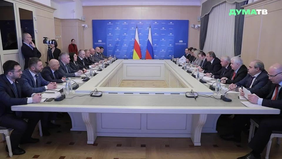 На первом заседании межпарламентской комиссии по сотрудничеству Госудумы и парламента РЮО, состоявшемся сегодня в Госдуме, зампред ГД Пётр Толстой сообщил, что к 2026 году российские инвестиции составят 78% от прогнозируемой..