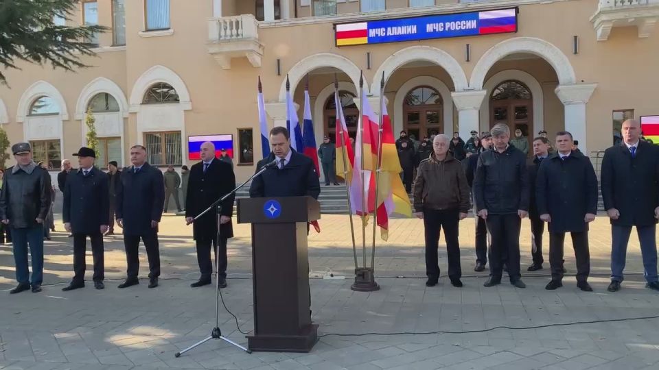 МЧС России передало югоосетинским коллегам 23 единицы спецтехники