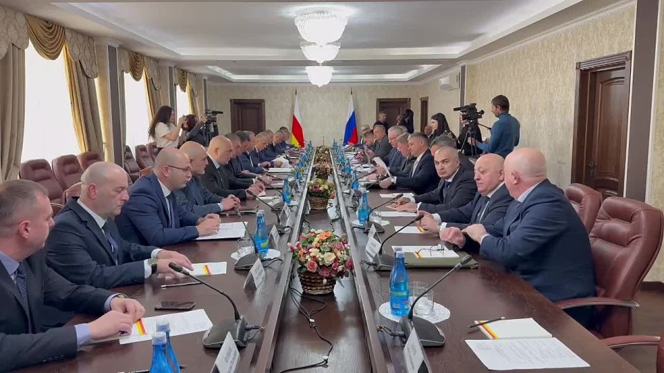 В столице Южной Осетии проходит двусторонняя встреча Комитета МВД Южной Осетии и МВД по Республике Северная Осетия