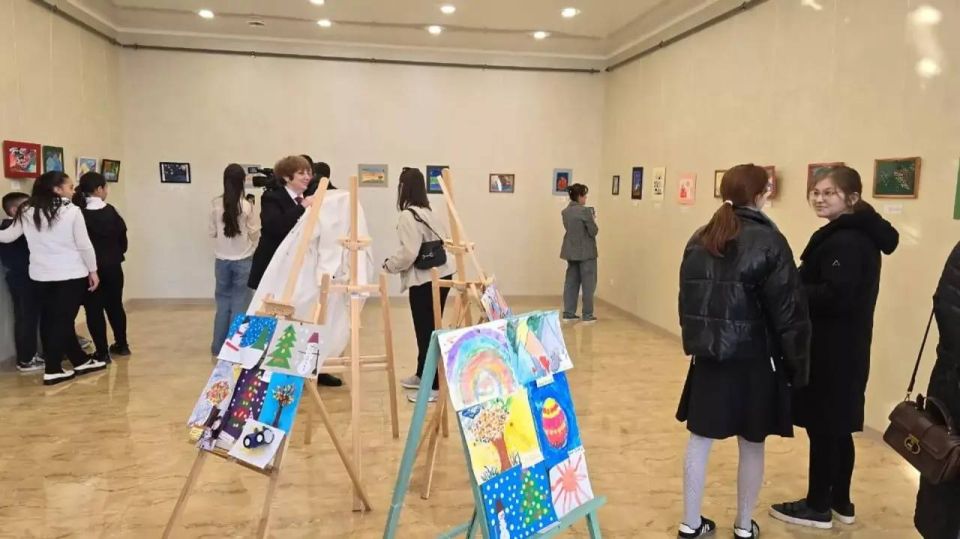 "Творят по наитию" - в Цхинвале открылась выставка работ детей с особенностями развития