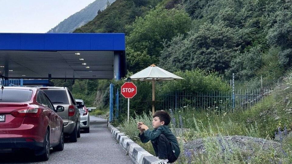 Детям до 14 лет для выезда из России понадобится загранпаспорт - посольство РФ