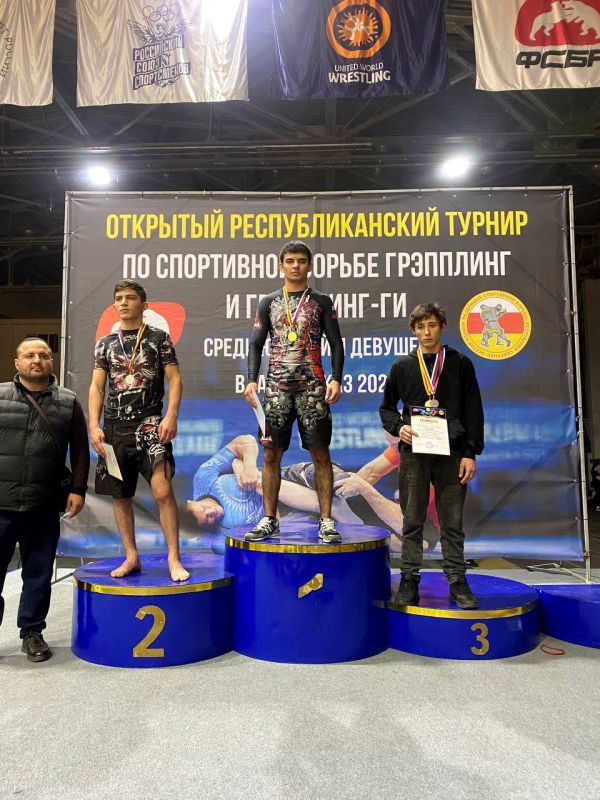 Двойное золото получил южноосетинский спортсмен на турнире по спортивной борьбе