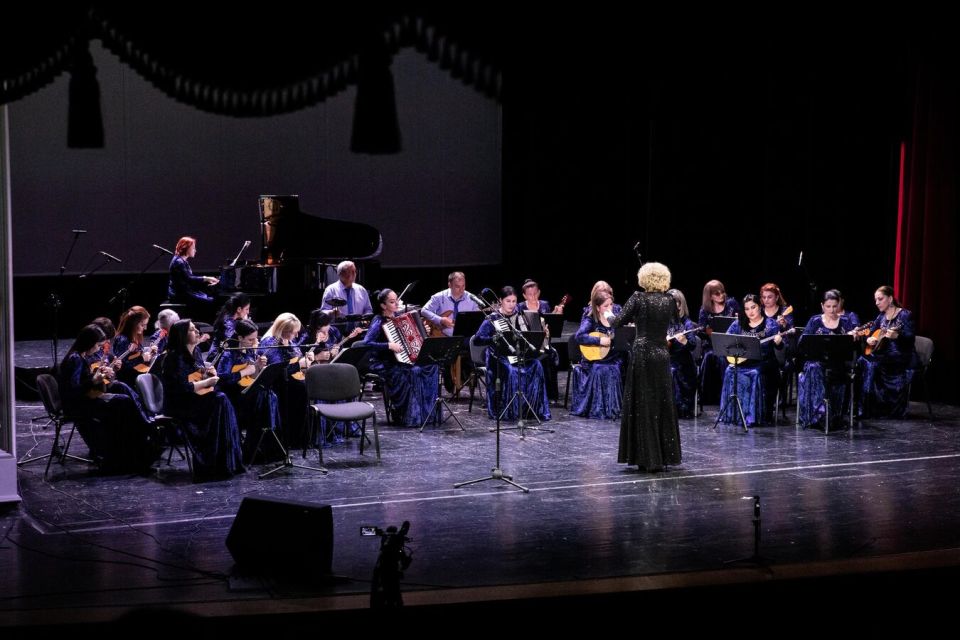 Она просто гений! Оркестр "Айзалд" вместе с Вероникой Джиоевой даст концерт в Цхинвале