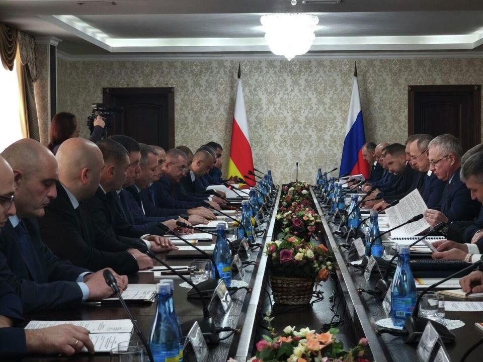 Руководители правоохранительных органов Южной и Северной Осетий встретились в Цхинвале