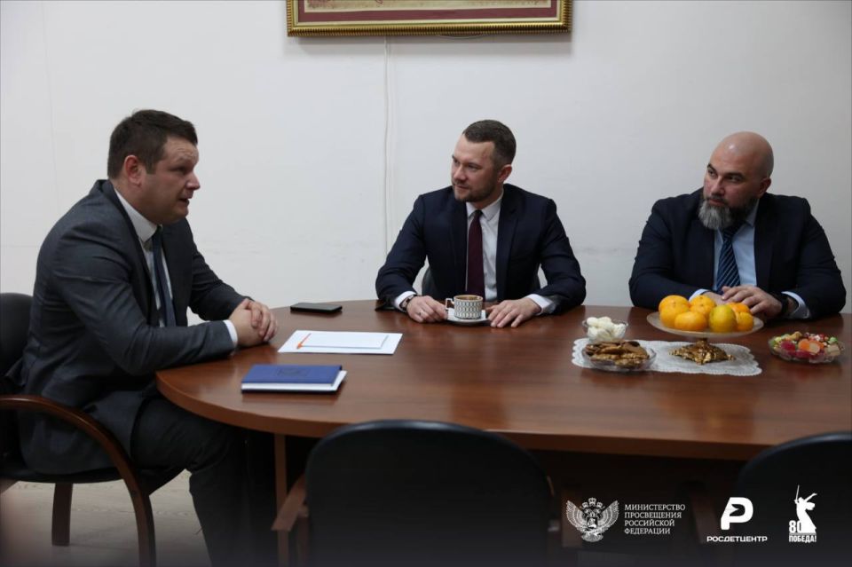 Руководитель "Росдетцентра" Александр Кудряшов встретился с Министром образования и науки Южно Осетии Асланом Лолаевым