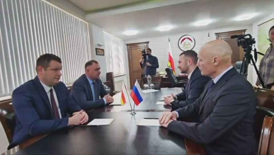 Президент Алан Гаглоев встретился с директором «Росдетцентра» Александром Кудряшовым, который прибыл в республику с рабочим визитом