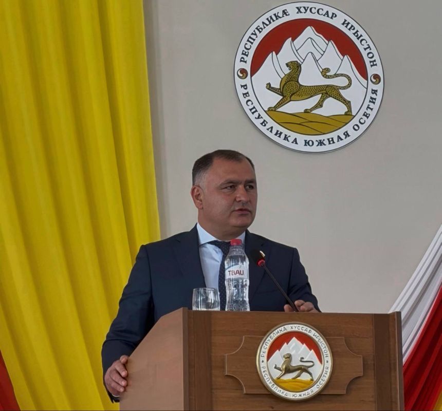 Важный этап государственности: президент Алан Гаглоев поздравил с Днем образования Парламента Республики Южная Осетия